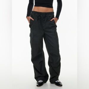 Aritzia TNA Squad Pocket Parachute Cargo Pants